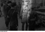 Walter Model bei der Hitlerjugend 10.1944, Bundesarchiv, Bild 183-J28036 / CC-BY-SA