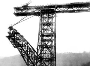 Arbeiter in der Brückenkonstruktion, © MAN-Museum und Historisches Archiv